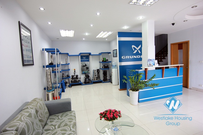 Beautiful House-office for rent in Tay Ho area, Ha Noi city 